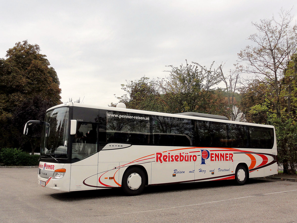 Setra 415 H von Penner Reisen.at in Krems gesehen.