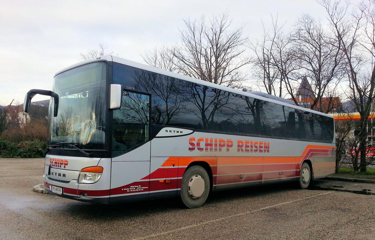 Setra 415 H von Schipp Reisen aus Niedersterreich 01/2018 in Krems gesehen.