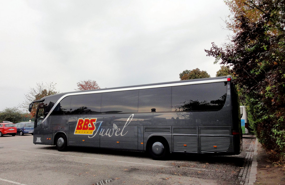 Setra 415 HD von BBS aus der BRD in Krems gesehen.