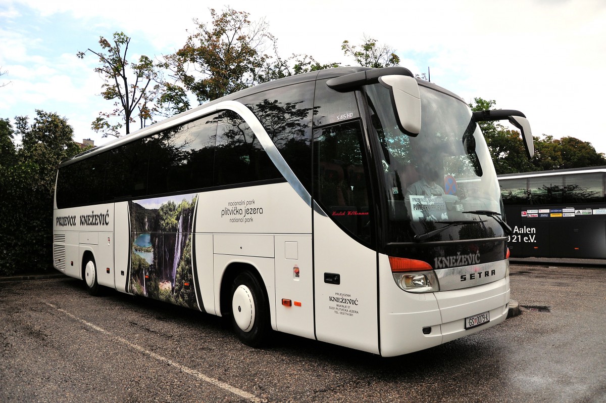 Setra 415 HD von Knezevic aus Kroatien im Juni 2015 in Krems.