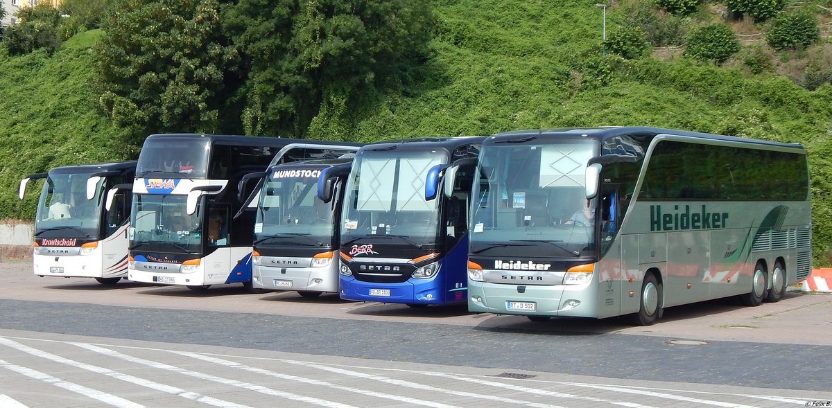 Setra 415 HD von Krautscheid und Setra 431 DT von Stewa und Setra 411 HD von Mundstock und Setra 516 HDH von Berr und Setra 416 HDH von Heideker aus Deutschland im Stadthafen Sassnitz.