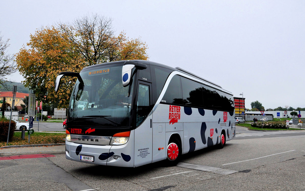 Setra 415 HD von Retter Reisen aus sterreich in Krems gesehen.