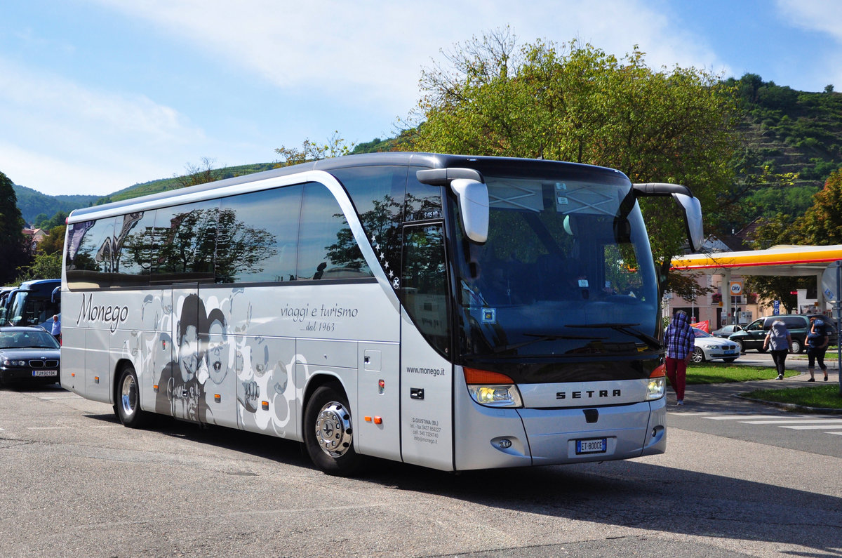 Setra 415 HD von S.Guistina aus Italien in Krems gesehen.