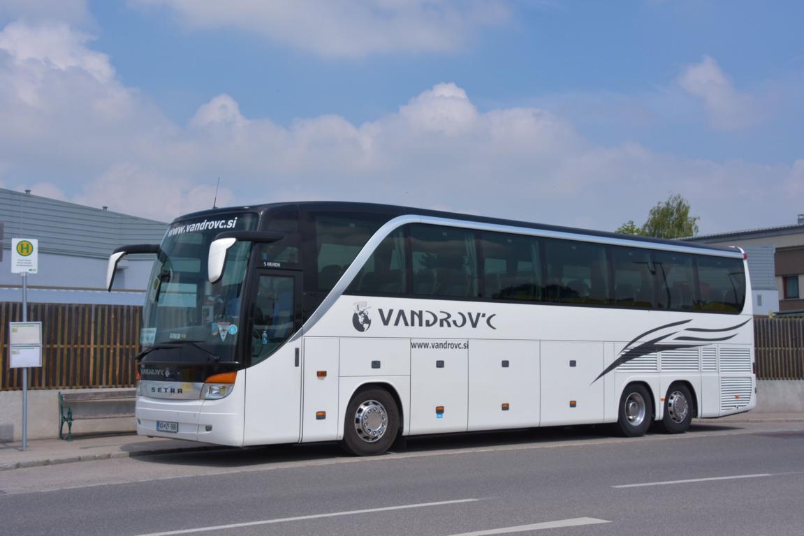 Setra 415 HDH von Sandrovc.si in Krems.