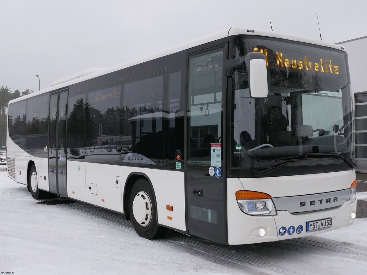 Setra 415 LE Business von Verkehrsunternehmen Unger aus Deutschland in Neustrelitz.