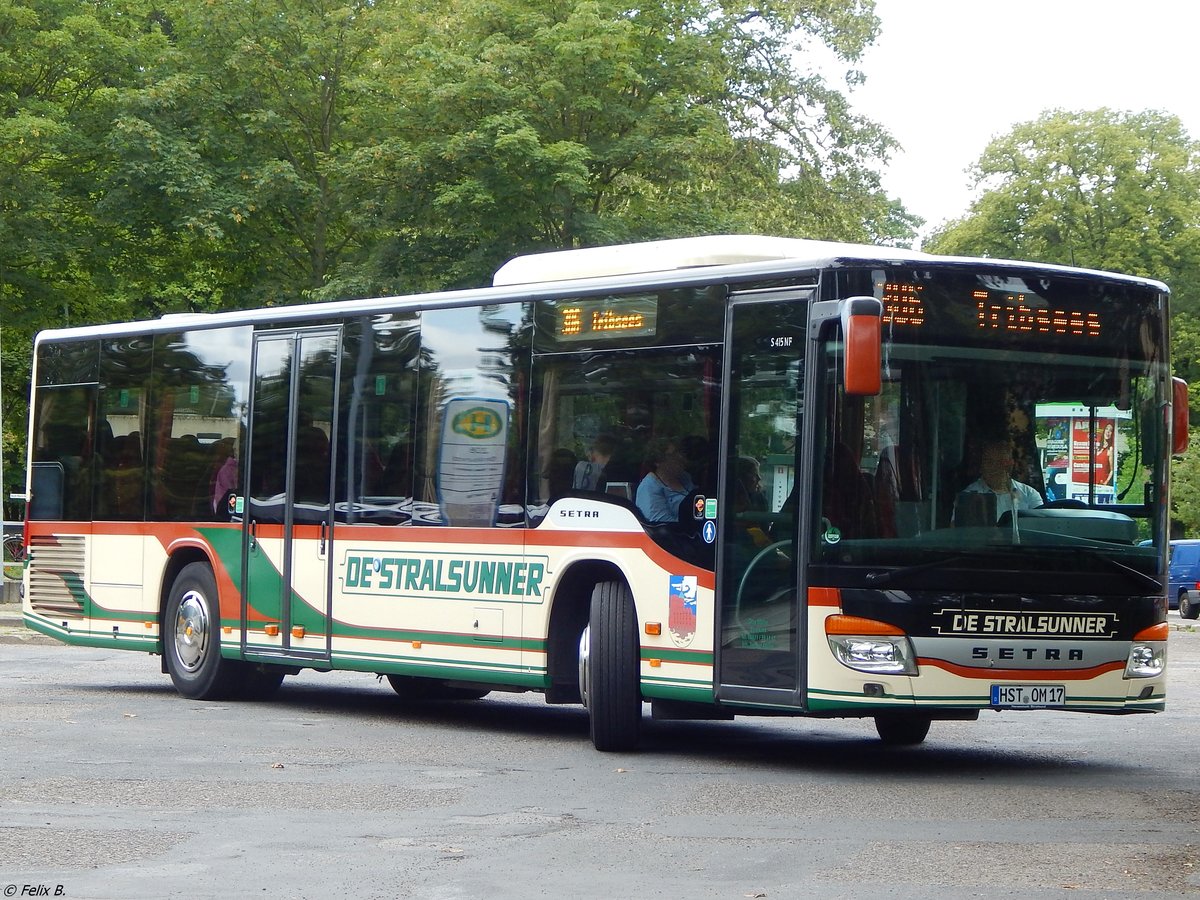 Setra 415 NF von De Stralsunner aus Deutschland in Stralsund. 