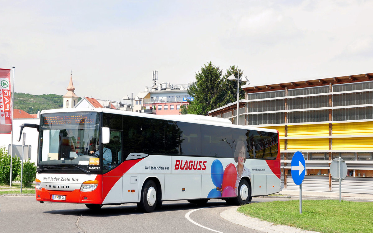 Setra 415 U von Blaguss sterreich in Krems gesehen.