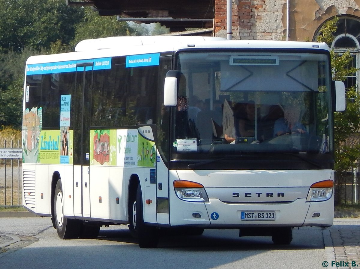 Setra 415 UL von Becker-Strelitz Reisen aus Deutschland in Güstrow.