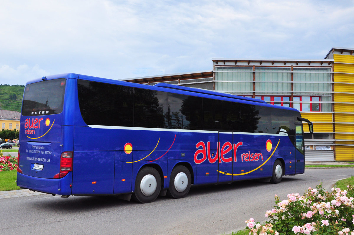 Setra 416 GT-HD von Auer Reisen aus der BRD in Krems gesehen.