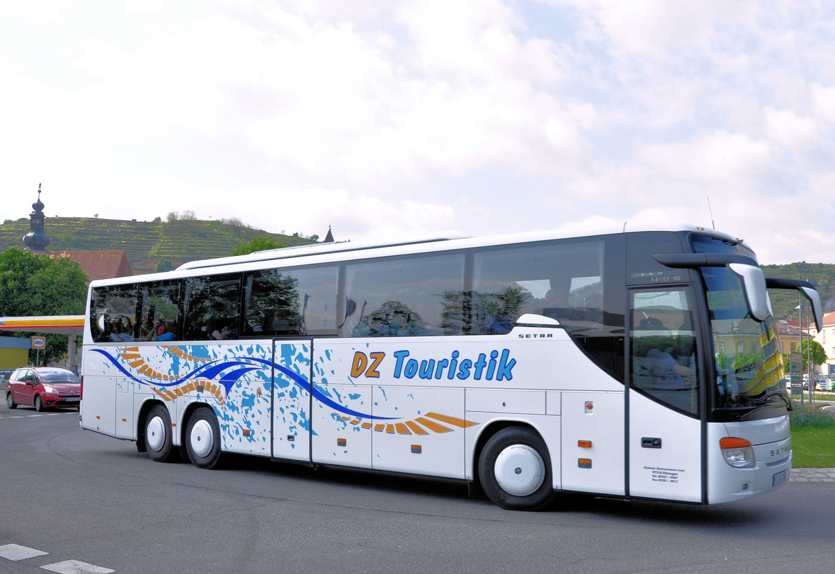 Setra 416 GT-HD von DZ Touristik aus der BRd in Krems gesehen.