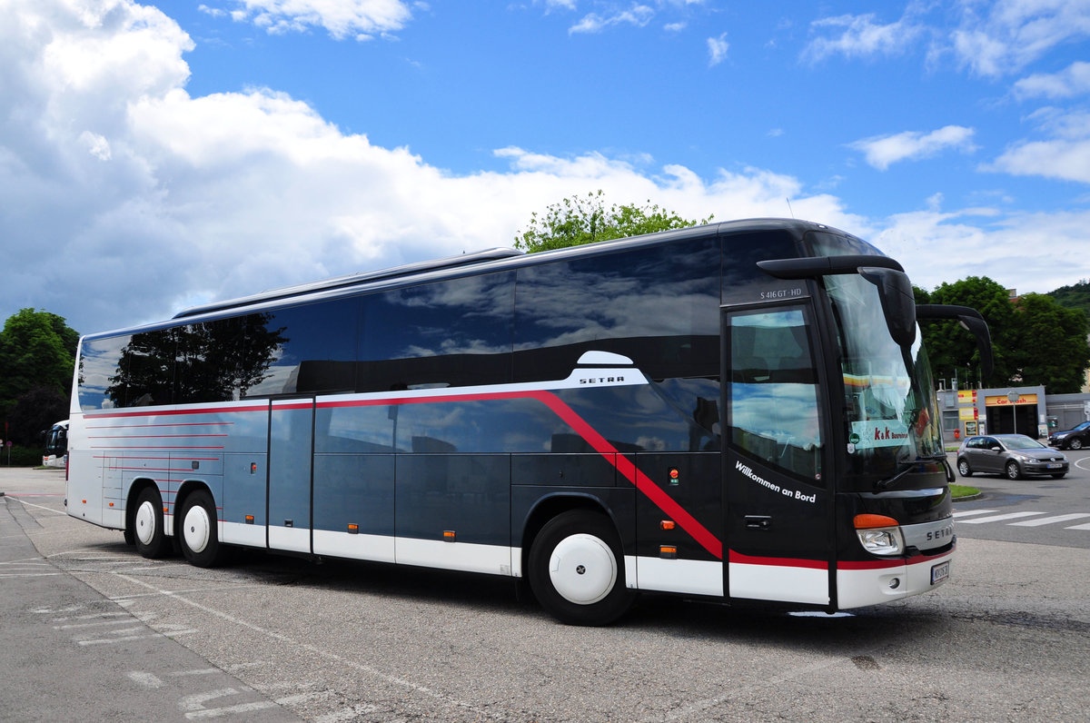 Setra 416 GT-HD von K & K Busreisen aus Niedersterreich in Krems gesehen.