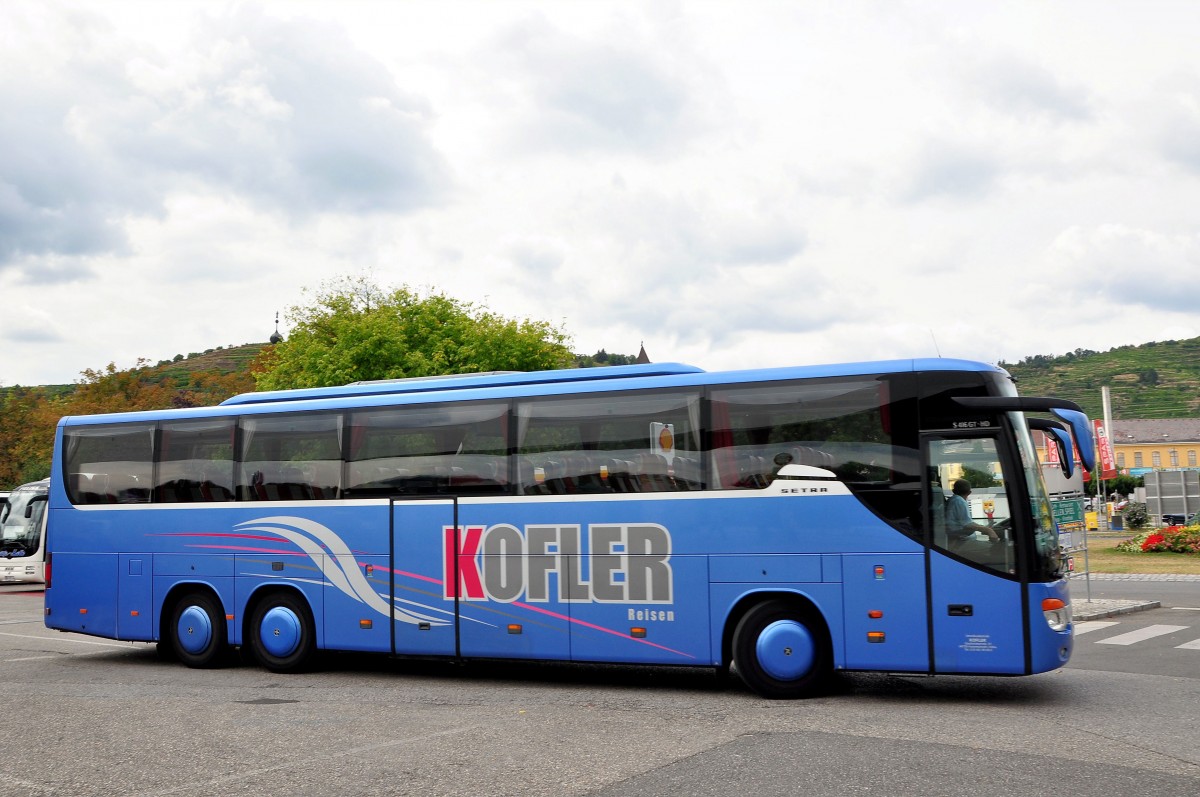 Setra 416 GT-HD von Kofler Reisen aus der BRD in Krems gesehen.