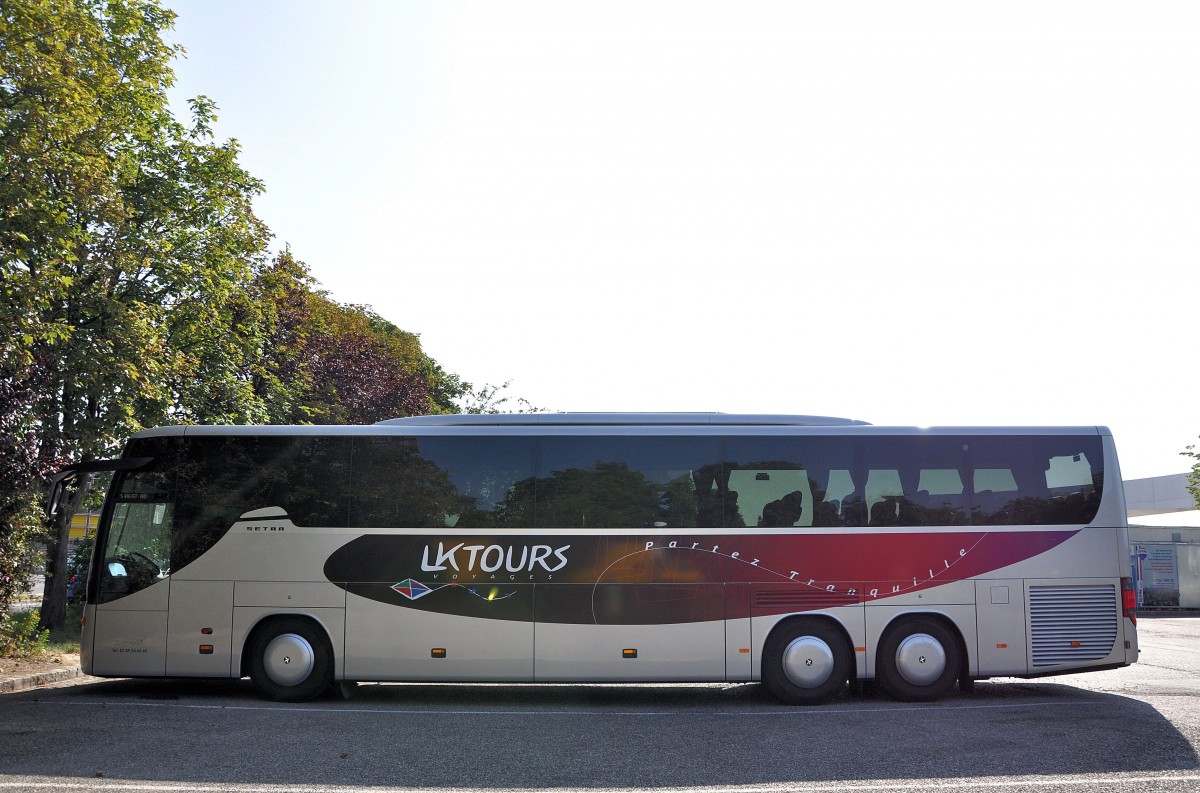 SETRA 416 GT-HD von LK-Tours/Frankreich am 20.7.2013 in Krems gesehen.