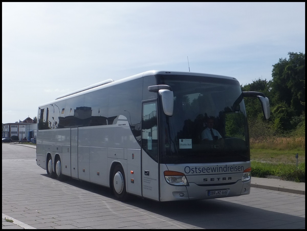 Setra 416 GT-HD von Ostseewindreisen aus Deutschland im Stadthafen Sassnitz.