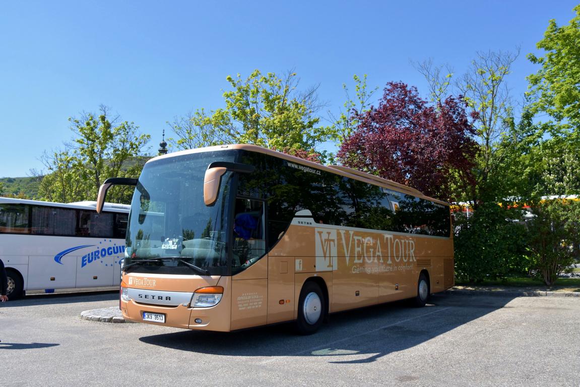 Setra 416 GT-HD von VEGA Tour aus der CZ in Krems.