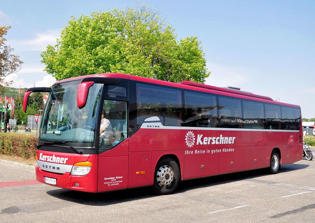 Setra 416 GT von Kerschner Reisen aus Niedersterreich in Krems gesehen.