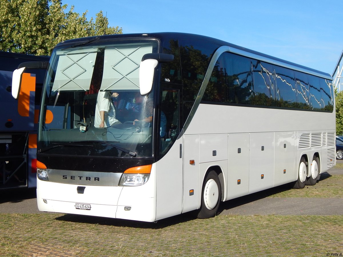 Setra 416 HDH aus der Schweiz am Europapark Rust.