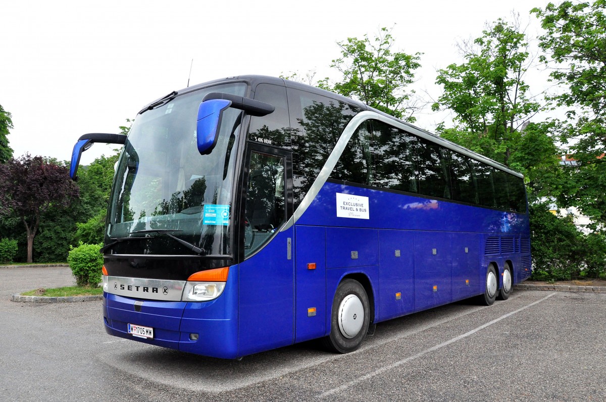 Setra 416 HDH von Exclusive Travel + Bus aus Wien am 22.5.2015 in Krems.