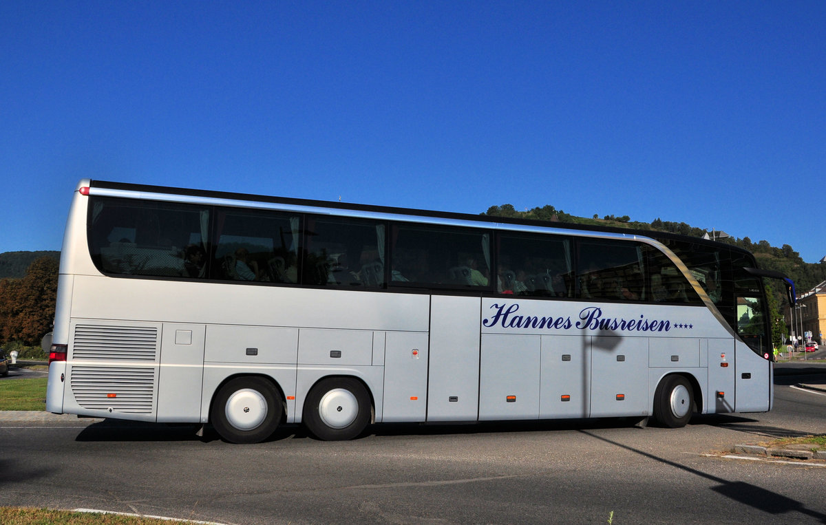 Setra 416 HDH von Hannes Busreisen aus Wien in Krems gesehen.