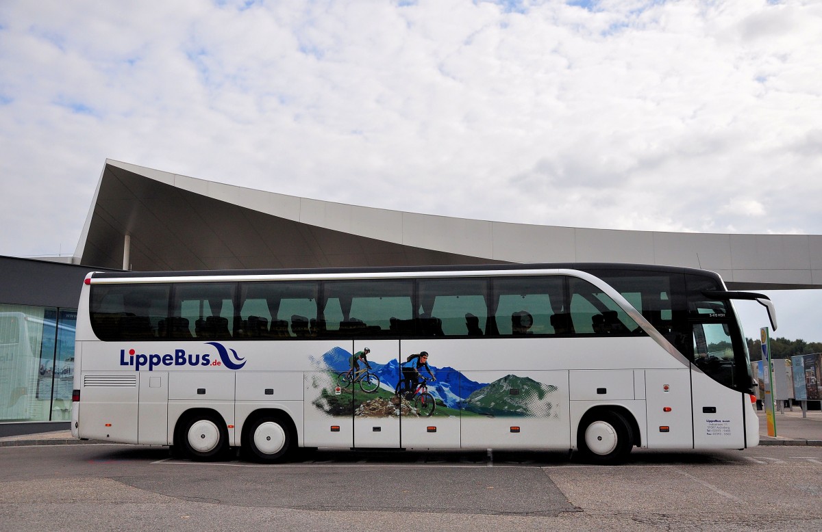 Setra 416 HDH von Lippe Bus.de am 27.9.2014 in Krems.