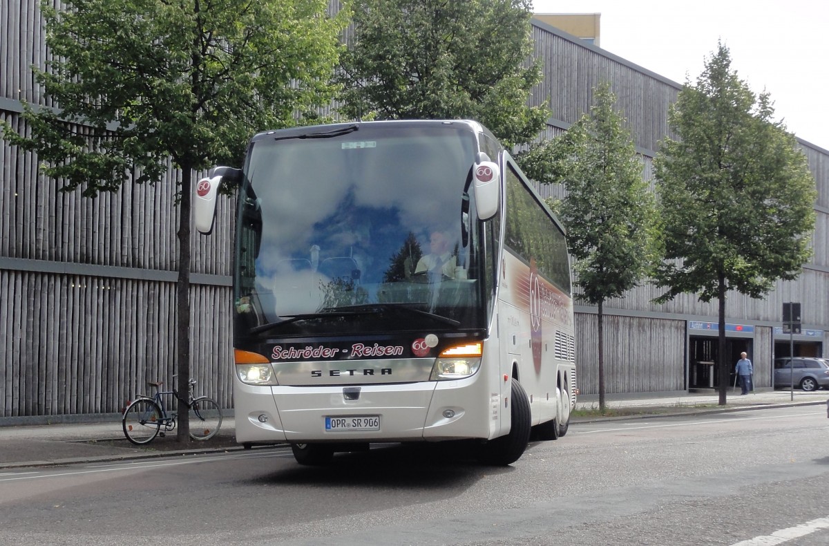 Setra 416 HDH von Schrder Reisen aus der BRD beim Zoo in Leipzig am 29.Juli 2015 gesehen.