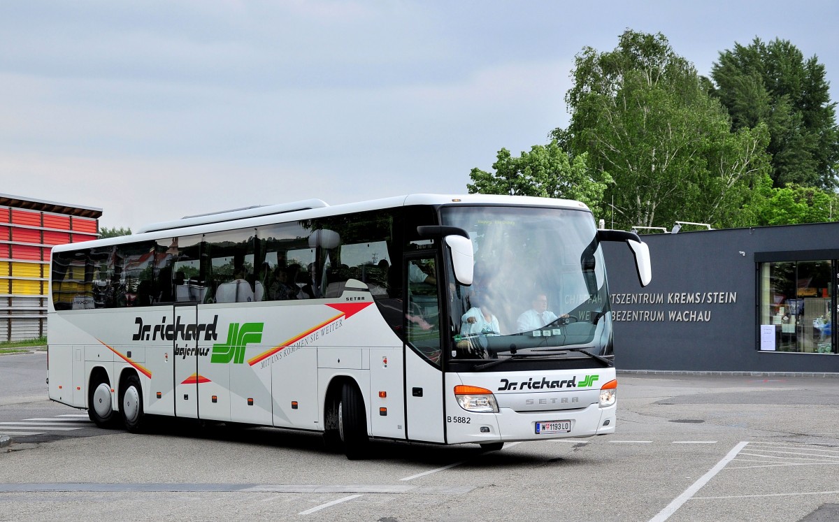 SETRA 417 GT-HD von Dr. RICHARD Busreisen / sterreich am 25.5.2013 in Krems an der Donau.