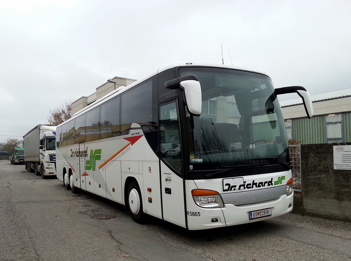 Setra 417 GT-HD von Dr. Richard aus Wien am 25.11.2014 in Krems.