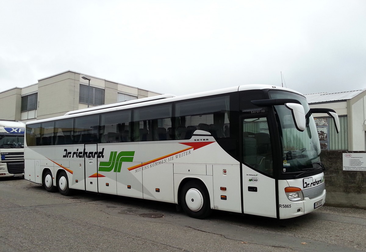 Setra 417 GT-HD von Dr. Richard aus Wien am 25.11.2014 in Krems.