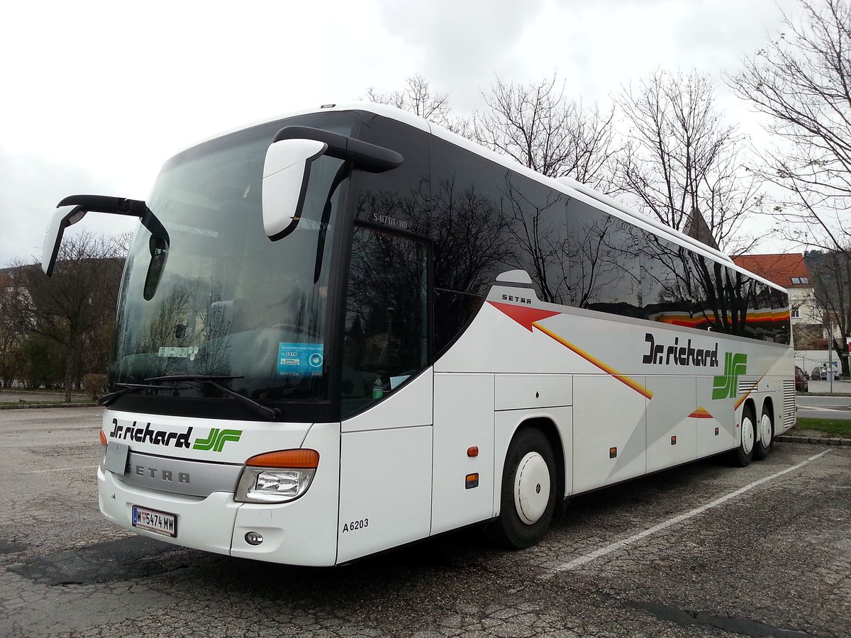 Setra 417 GT-HD von Dr. Richard aus Wien in Krems gesehen.