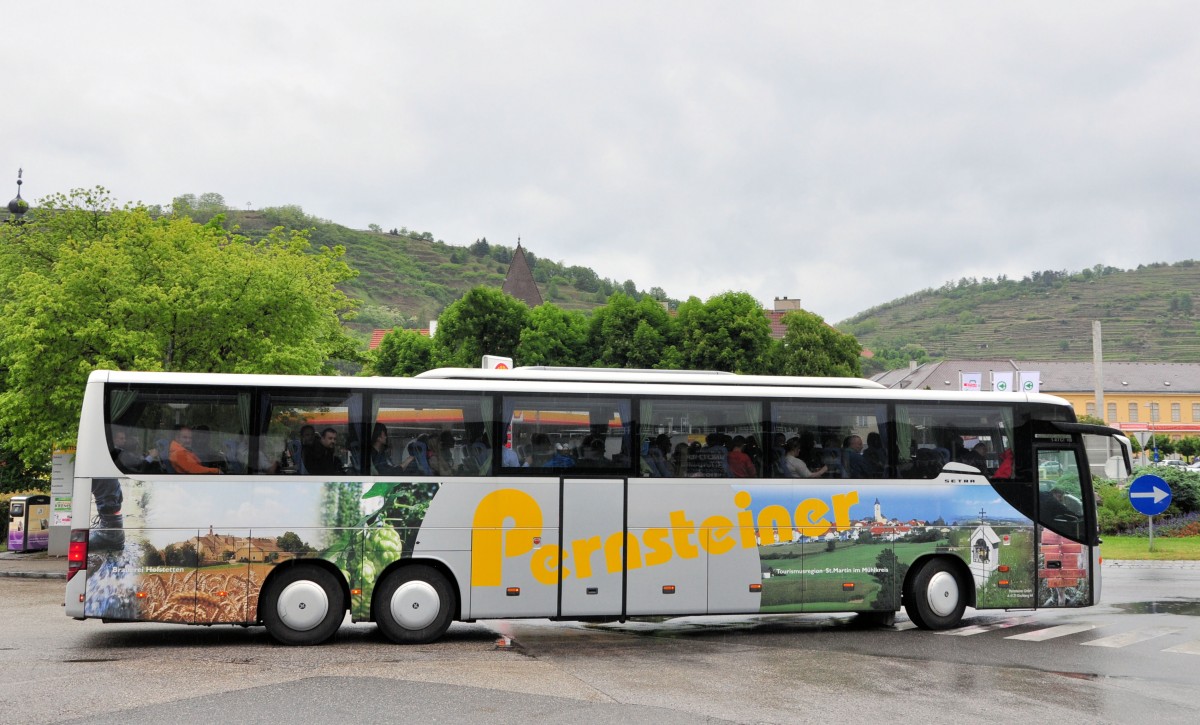 Setra 417 GT-HD von Pernsteiner Reisen aus sterreich am 17.Mai 2014 in Krems gesehen.