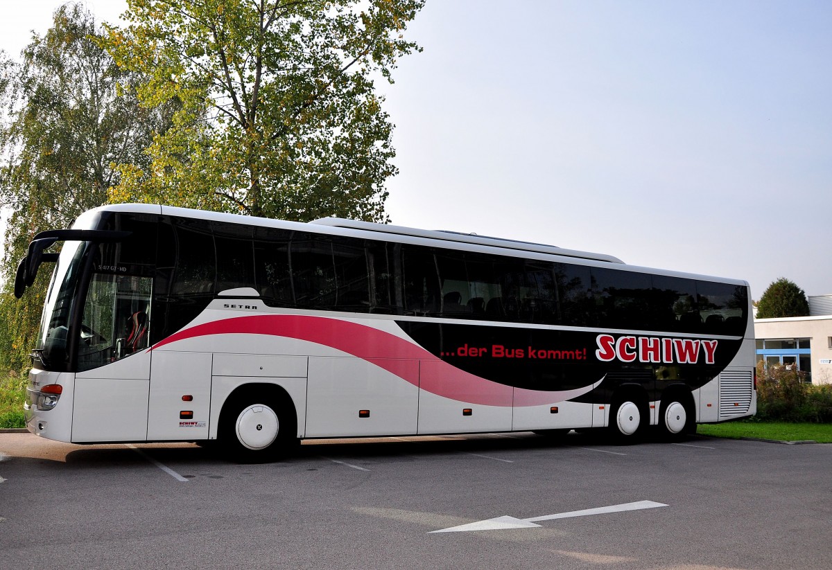 Setra 417 GT-HD von Schiwy Reisen aus der BRD am 7.10.2014 in Krems.