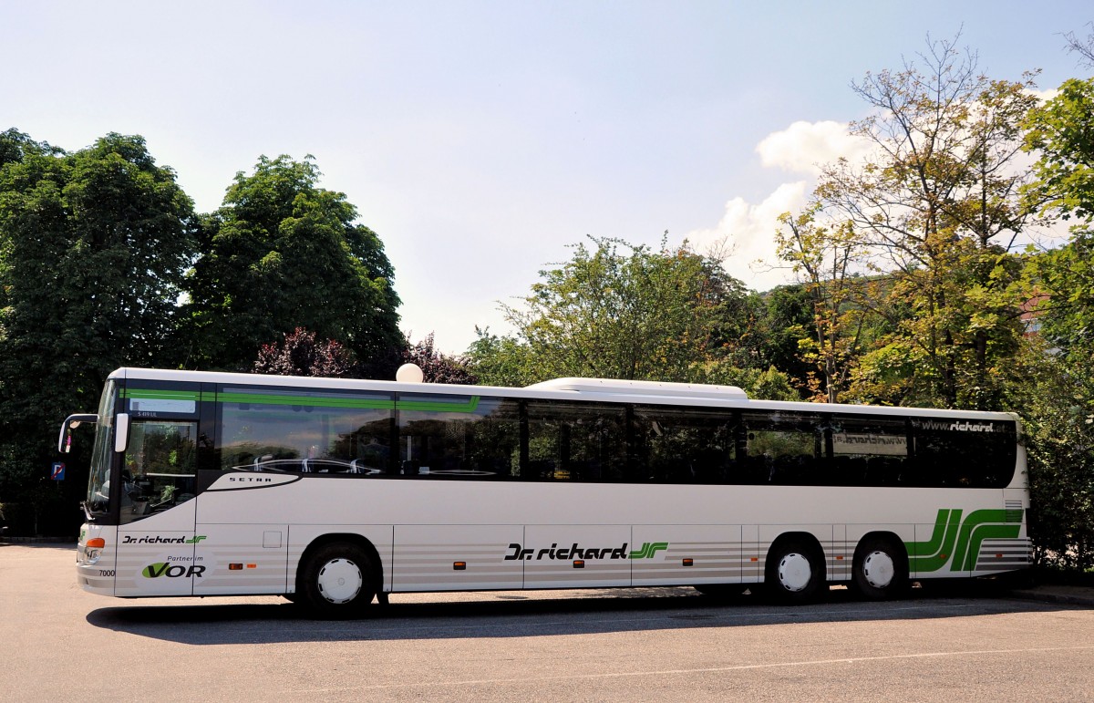 Setra 419 UL von Dr. Richard aus Wien in Krems gesehen.