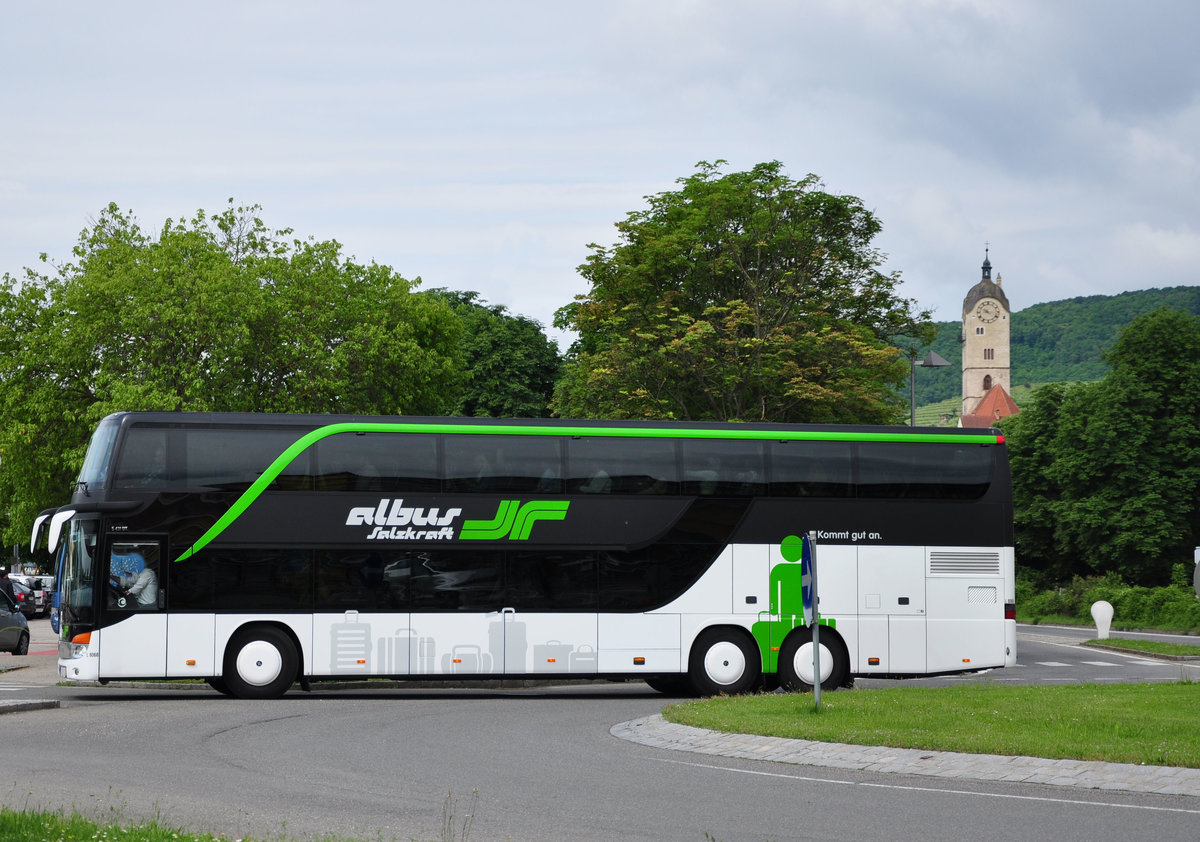 Setra 431 DT von Albus Salzkraft aus sterreich in Krems gesehen.