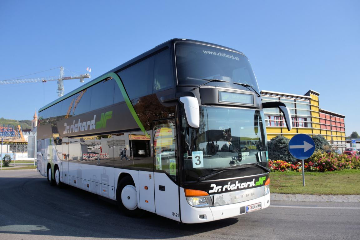 Setra 431 DT von Dr. Richard Reisen aus Wien 09/2017 in Krems.