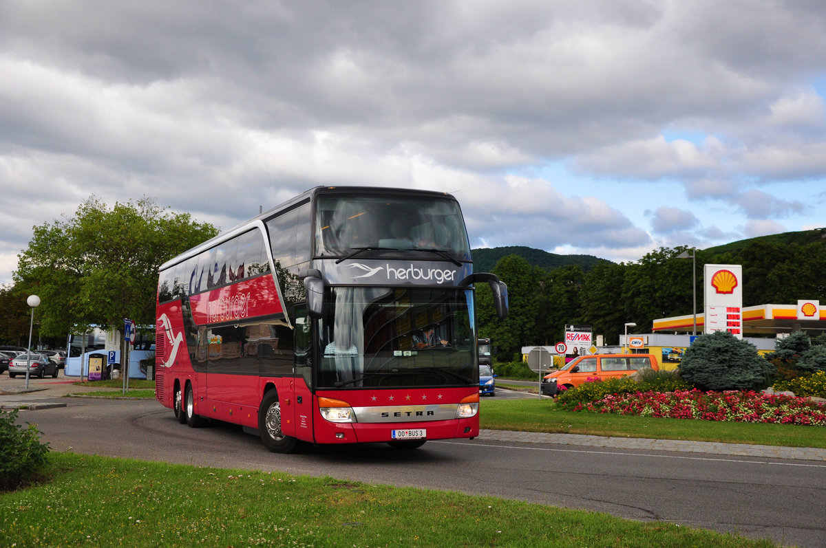 Setra 431 DT von Herburger Reisen aus sterreich in Krems gesehen.