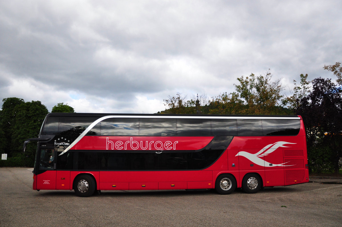 Setra 431 DT von Herburger Reisen aus sterreich in Krems gesehen.