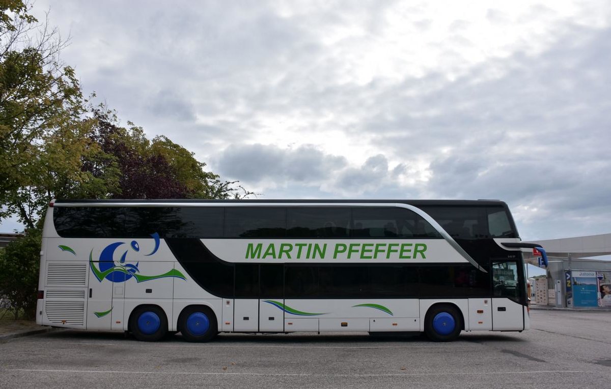 Setra 431 DT von Martin Pfeffer aus der BRD 06/2017 in Krems.