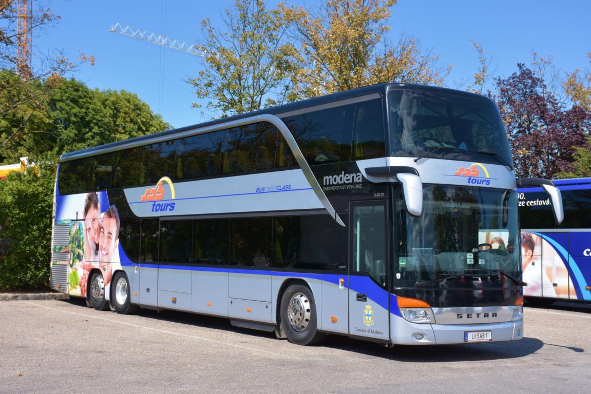 Setra 431 DT von SAB Tours aus Linz/Obersterreich 2017 in Krems.