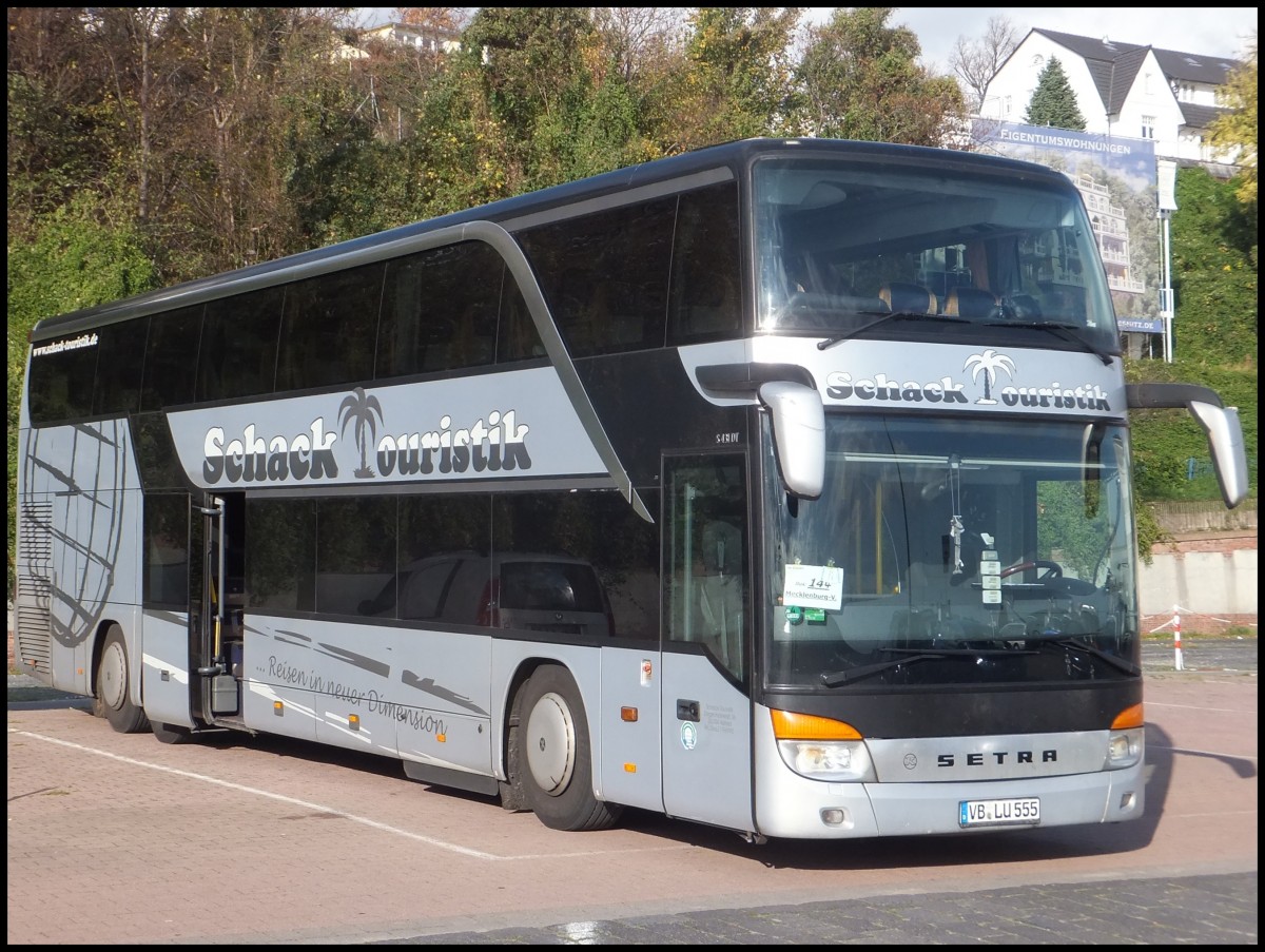 Setra 431 DT von Schack Touristik aus Deutschland im Stadthafen Sassnitz.