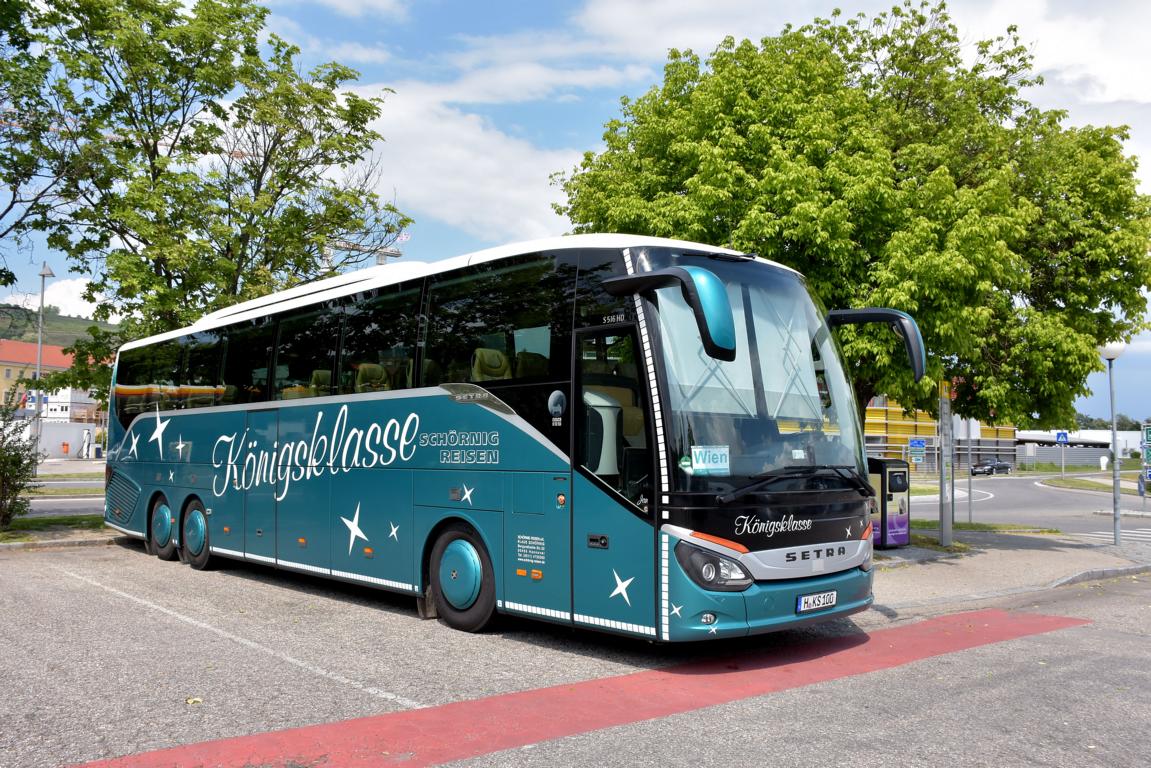 Setra 500er-Serie von SCHRNIG Reisen aus der BRD in Krems.