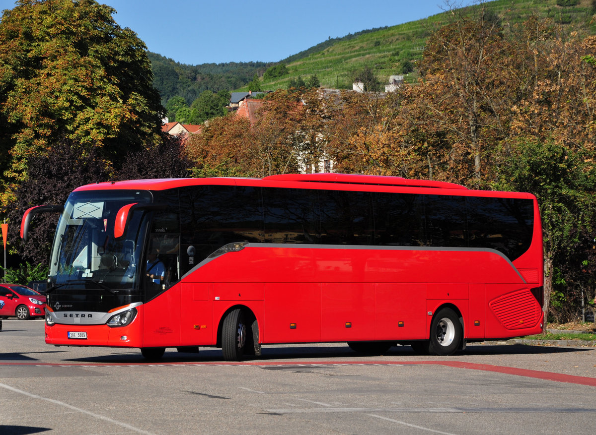 Setra 515 HD aus der CZ in Krems gesehen.