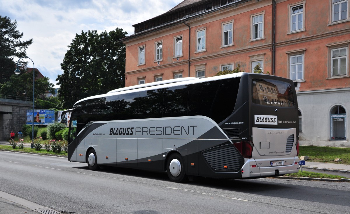 Setra 515 HD von Blaguss Reisen aus Wien am 29.August 2014 in Krems unterwegs.