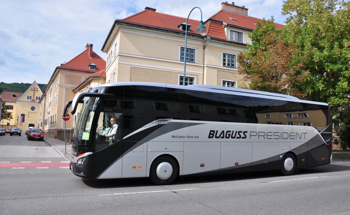 Setra 515 HD von Blaguss Reisen aus Wien am 29.August 2014 in Krems unterwegs.