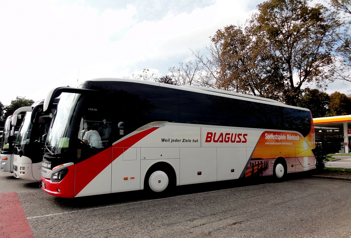 Setra 515 HD von Blaguss Reisen aus Wien am 16.9.2014 in Krems gesehen.