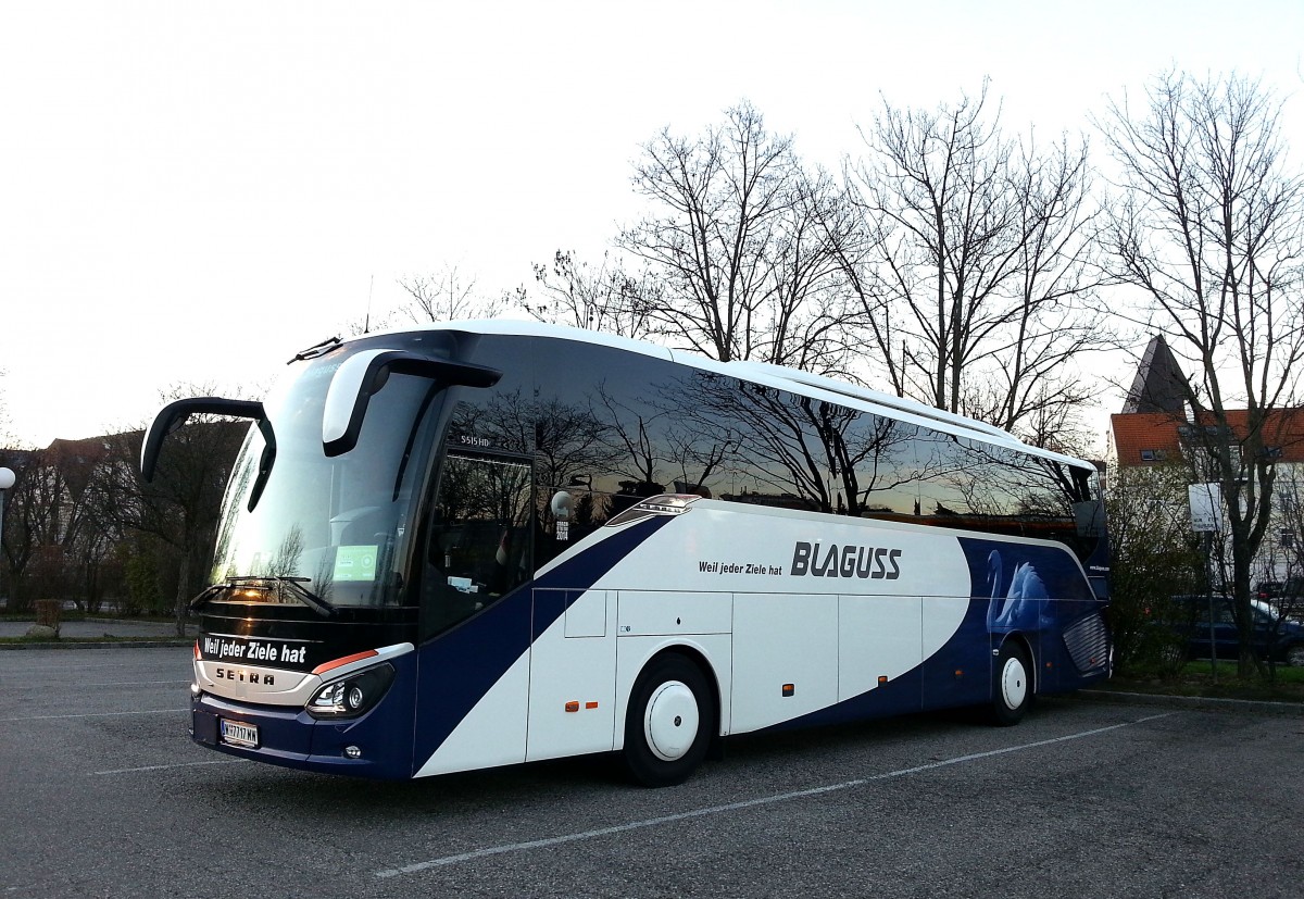 Setra 515 HD von Blaguss Reisen aus Wien am 24.12.2014 in Krems.