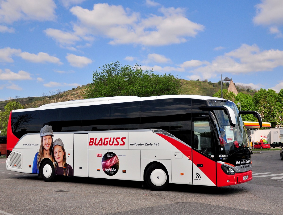 Setra 515 HD von Blaguss Reisen aus Wien im April 2015 in Krems.