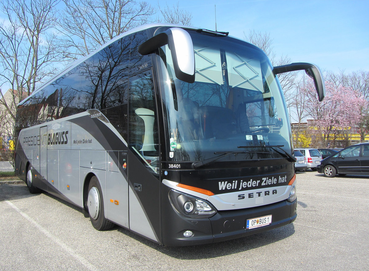 Setra 515 HD von Blaguss Reisen aus sterreich in Krems gesehen.