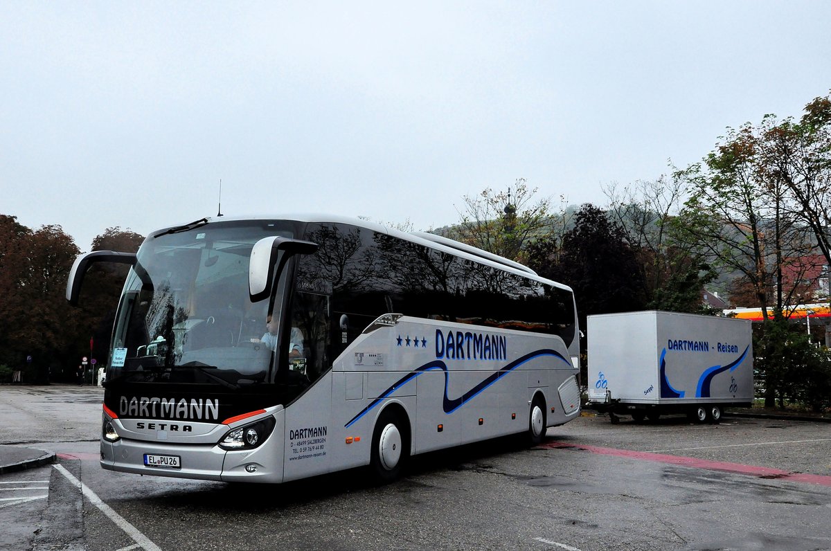 Setra 515 HD von Dartmann Reisen (mit Radanhnger) in Krems gesehen.