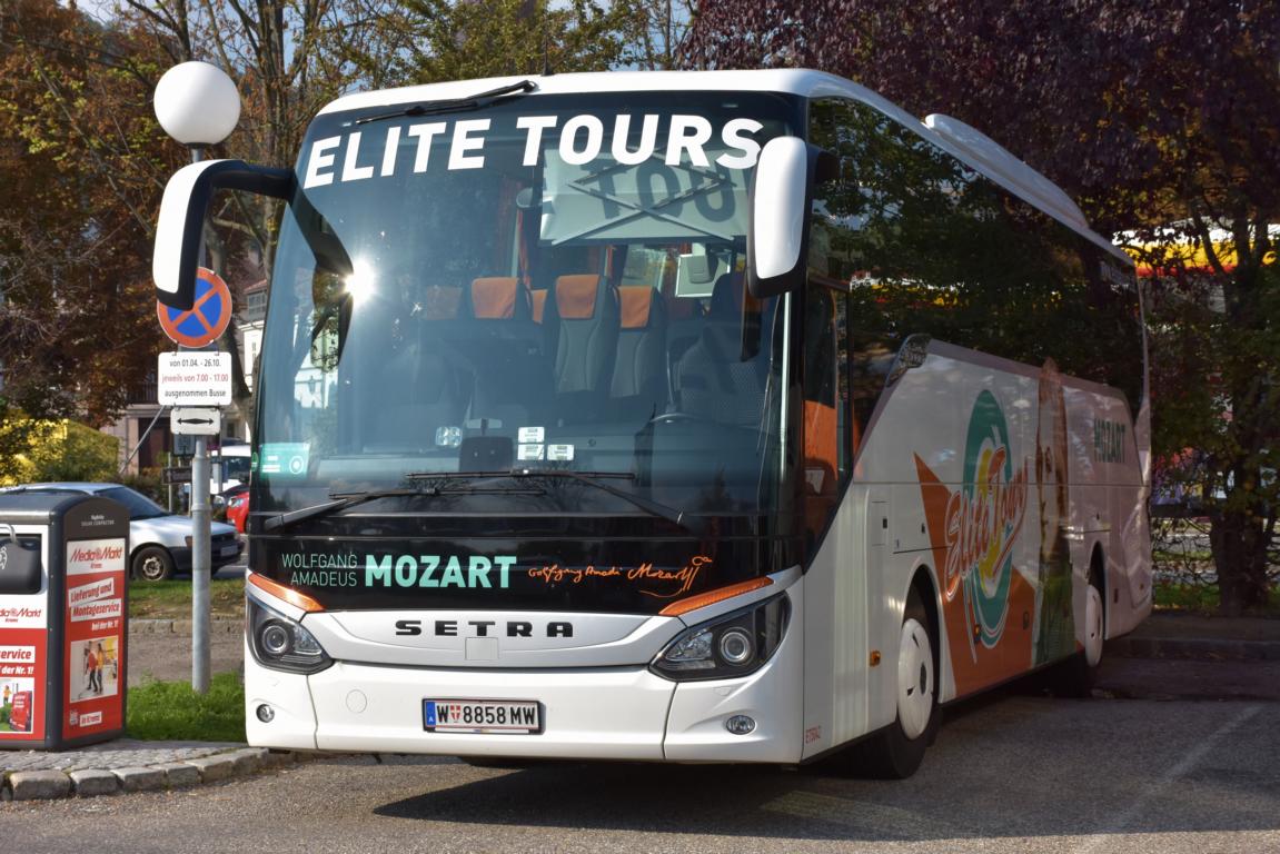 Setra 515 HD von Elite Tours aus Wien 09/2017 in Krems.