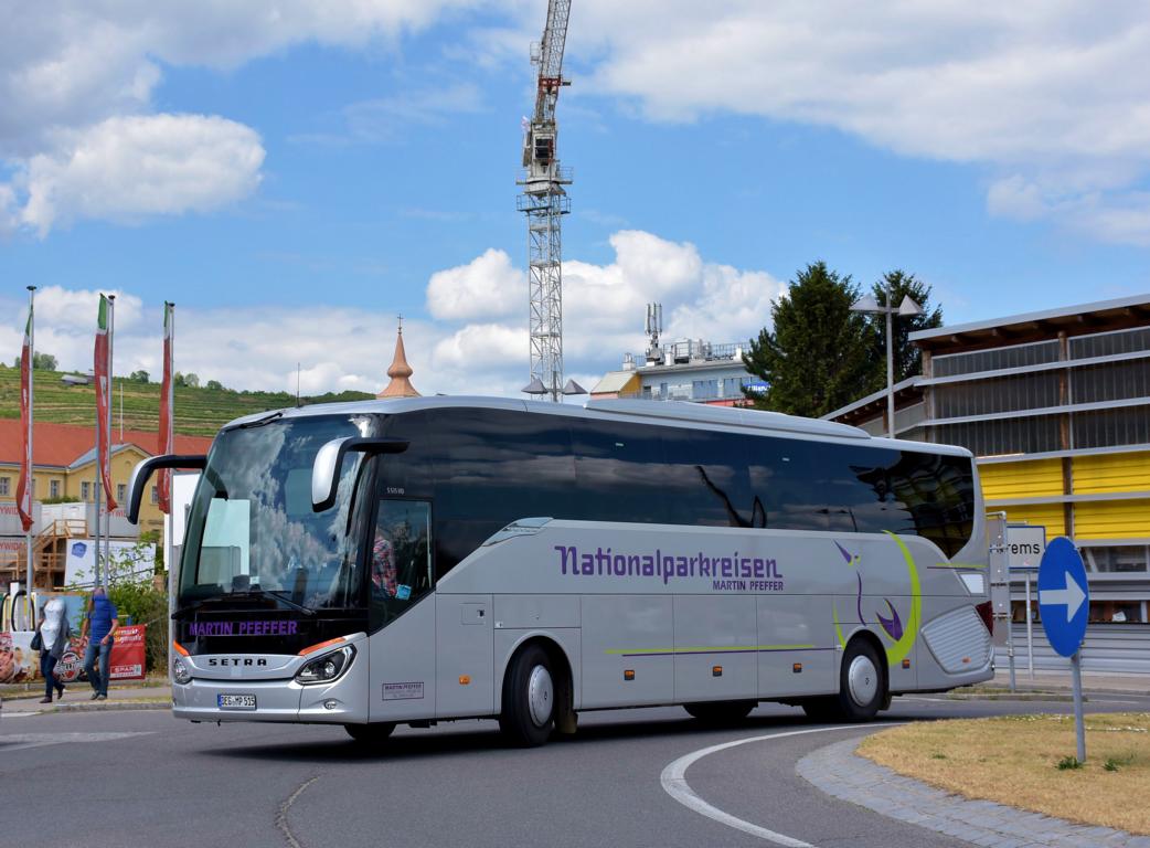 Setra 515 HD von Martin Pfeffer - Nationalparkreisen aus der BRD 06/2017 in Krems.